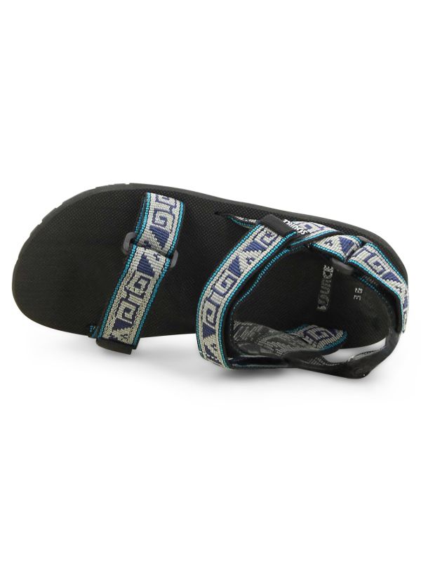 סנדלי טיולים עם סקוצ’ים לנשים